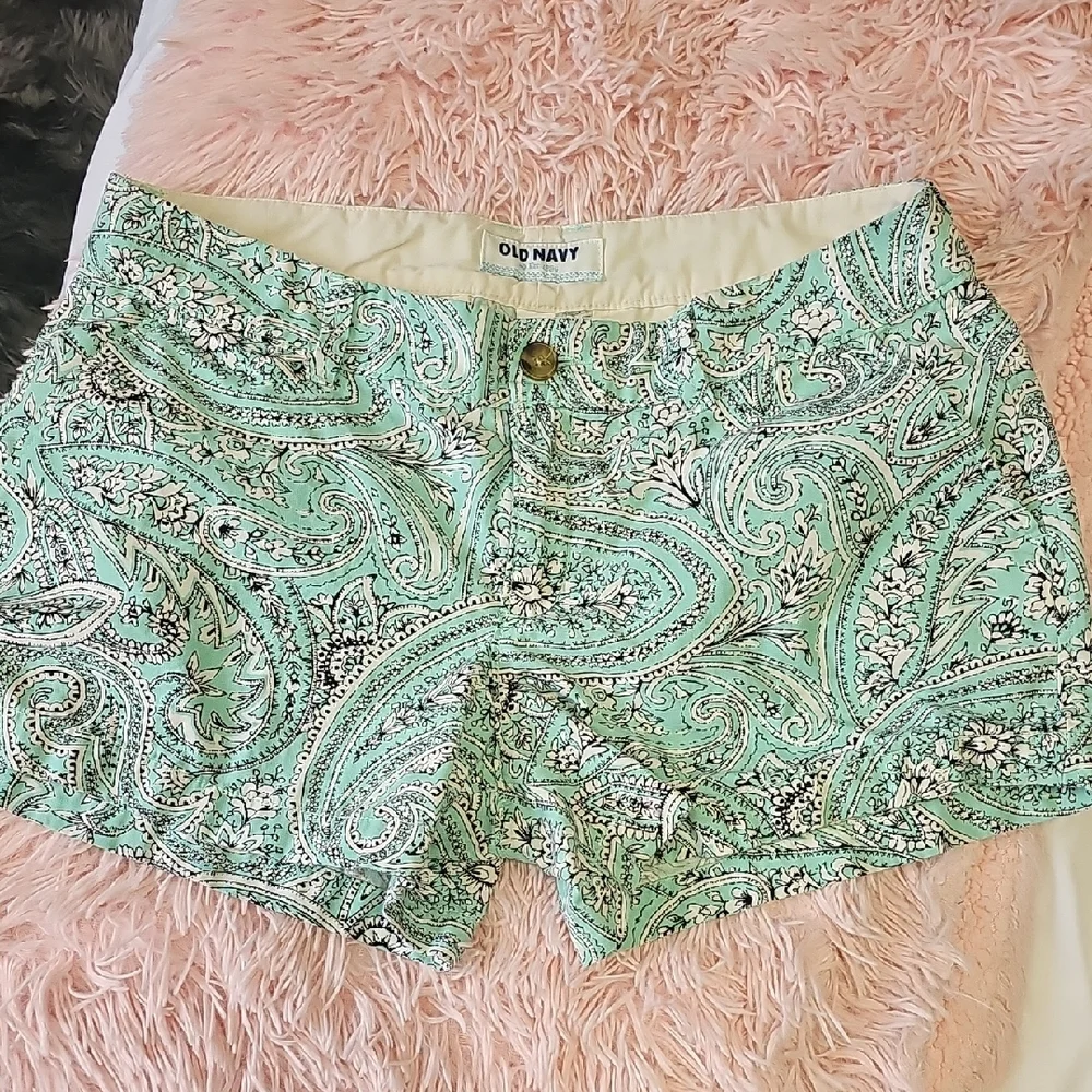 Old Navy Women's Mint and Floral Print Shorts Trio - Picture 4 of 7